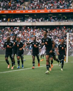 BUCCANEERS STRETCH LEAD