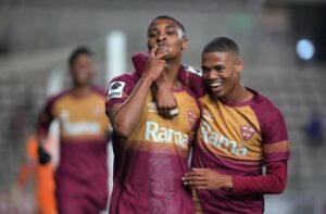 UPLAATJIES UKHOKELELE ISTELLIES KWIMPUMELELO