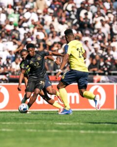 BUCCANEERS SAIL PAST ISLANDERS