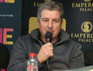 FERNANDES FORCED TO CHOOSE BETWEEN MALAJIKA AND PHIRI